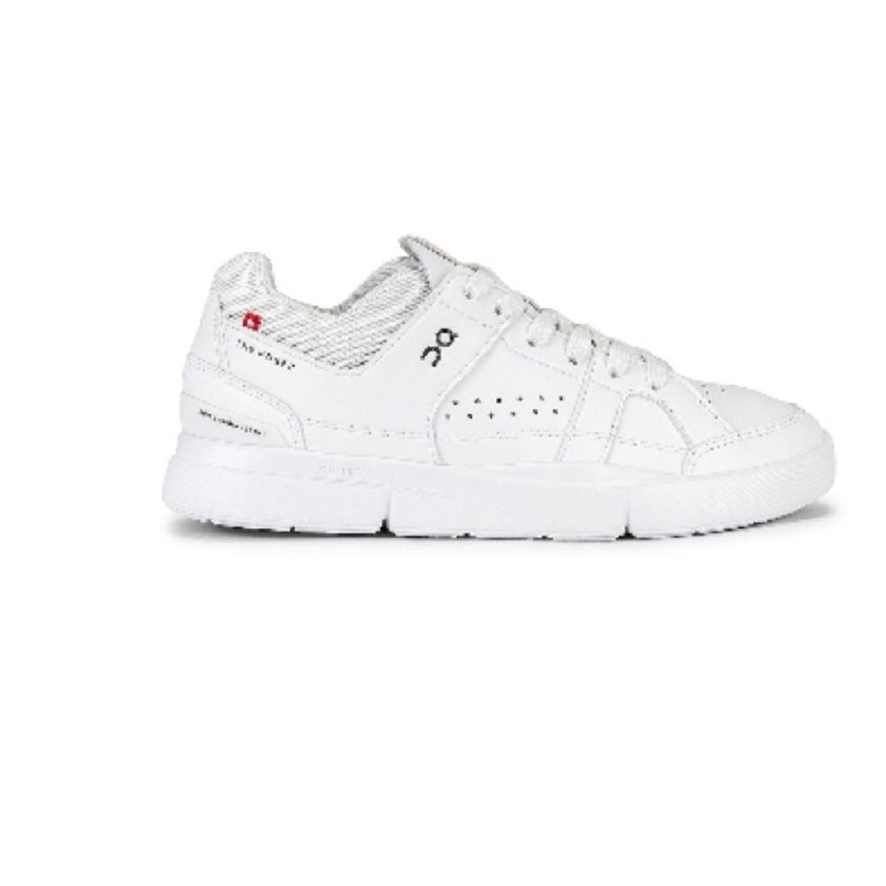 On Running Roger clubhouse all white sneakers